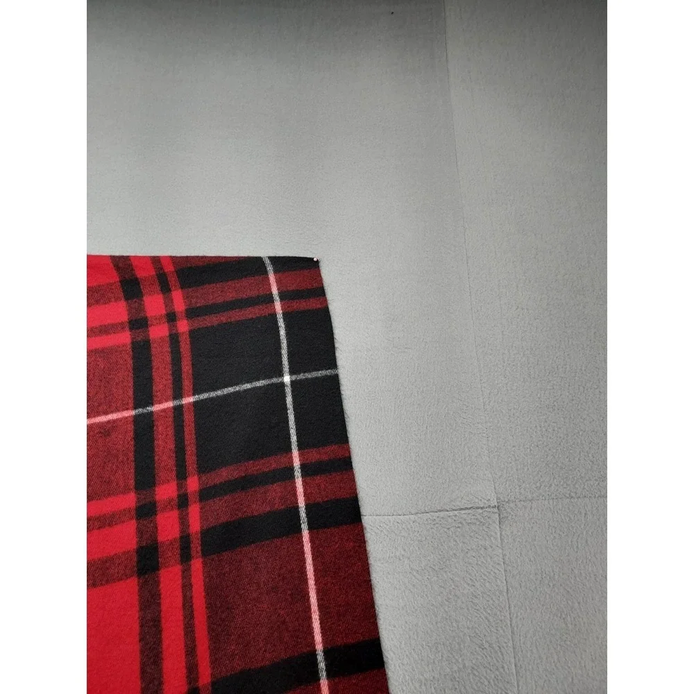 Steve Madden Men Scarf One Size Red Plaid 100% Polyester Fringe Winter Shawl